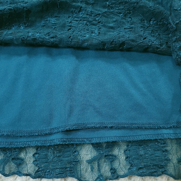 2010s Studio Y Blue Lace Deep V Top Sz M - Picture 5 of 5